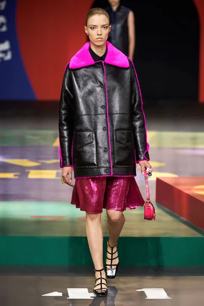 Look 75